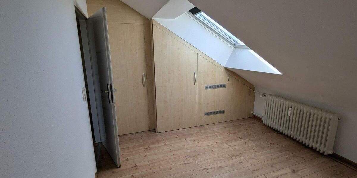 Schöne 3 Zimmer Dachgeschosswohnung 3 zimmer