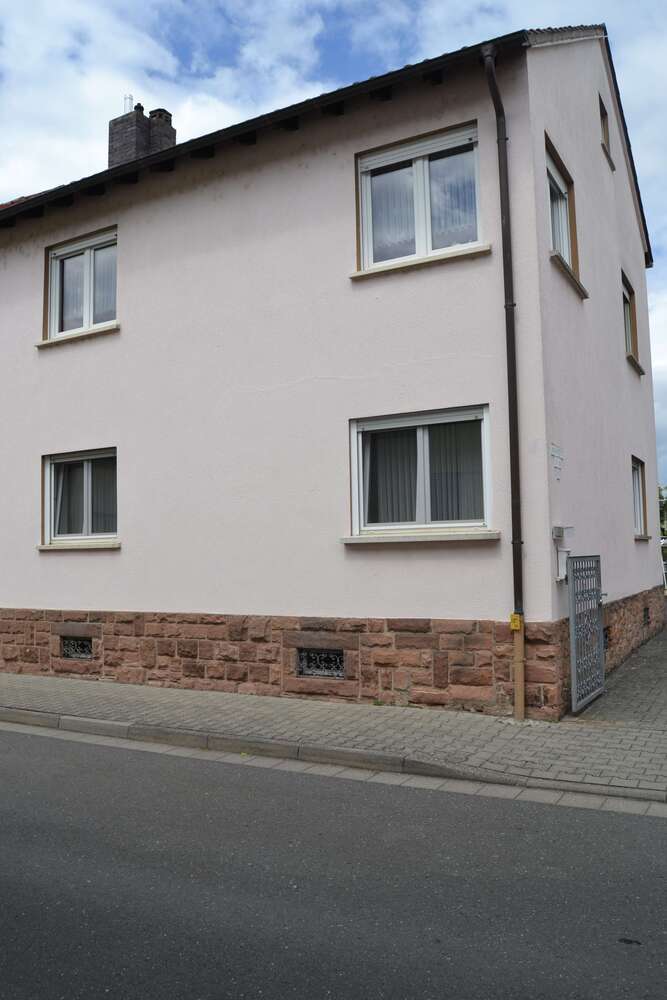Haus zum Kaufen in Großkrotzenburg 675.000 € 200 m²