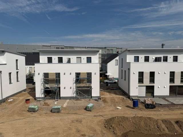 Einfamilienhaus Hattersheim - 5 Zimmer, 140 m&sup2;, 2.490&euro; | Angebot:26990396