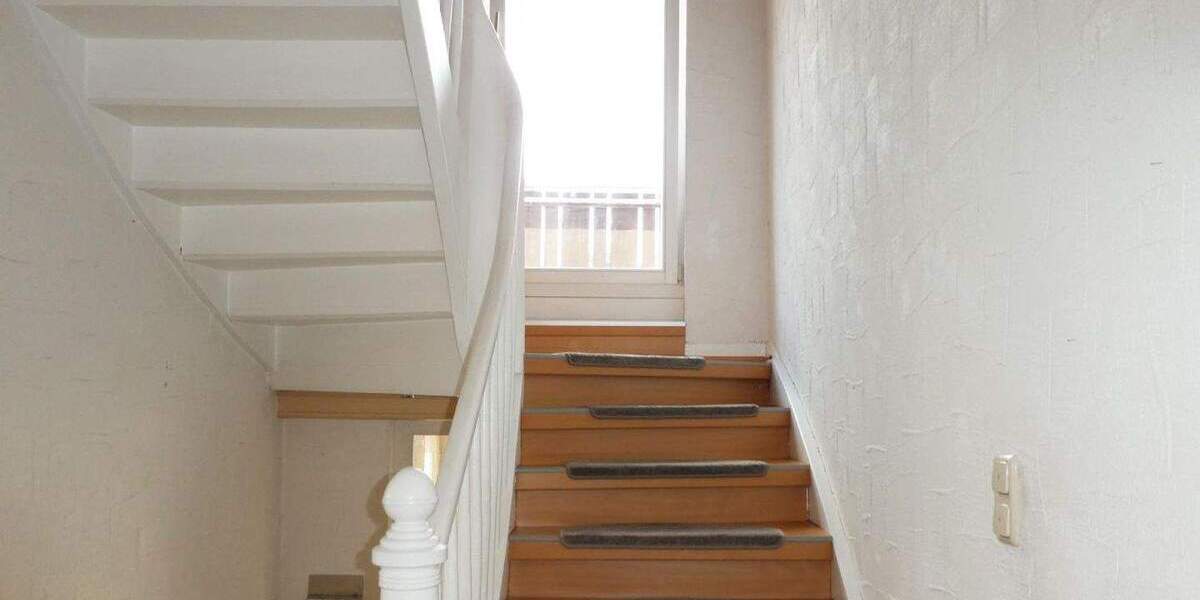 AUMÜLLER-Immobilien - Sympathische DHH mit Nebengebäude und sonnigere Hoffläche als Mietobjekt 4 zimmer