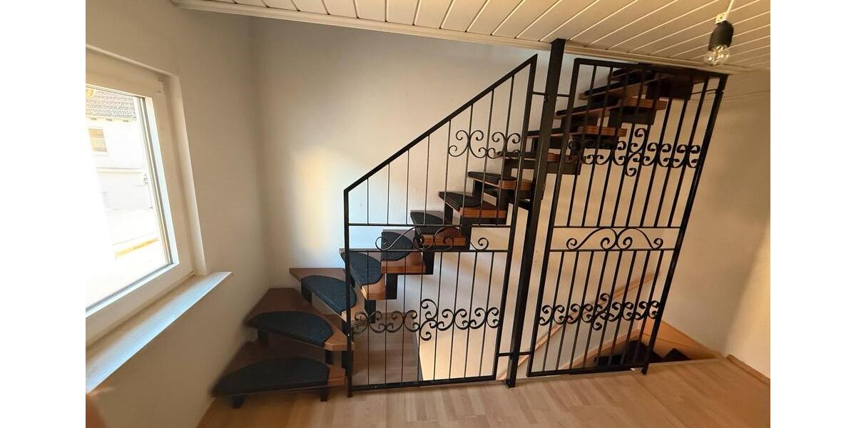 6-Zimmer Zweifamilienhaus nur 150 m zum Main – familienfreundlich 6 zimmer