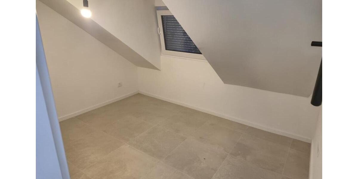 Maisonettenwohnung Rüsselsheim am Main - 5 Zimmer, 2.200&euro; | Angebot:23382817