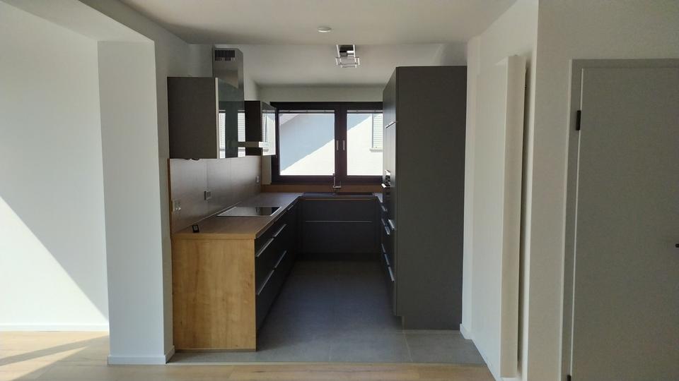 2-Zi. Penthouse Wohnung, Riesige Dachterrasse + Top Feldrandlage, inkl. EBK 2 zimmer