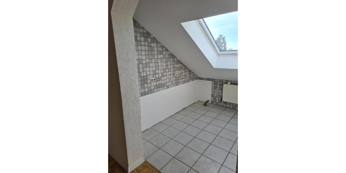 geräumige, lichtdurchflutete 2-Zi-DG-Wohnung zur Miete 2 zimmer