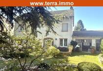 Mehrfamilienhaus mit Nebengebäude und großem Garten!