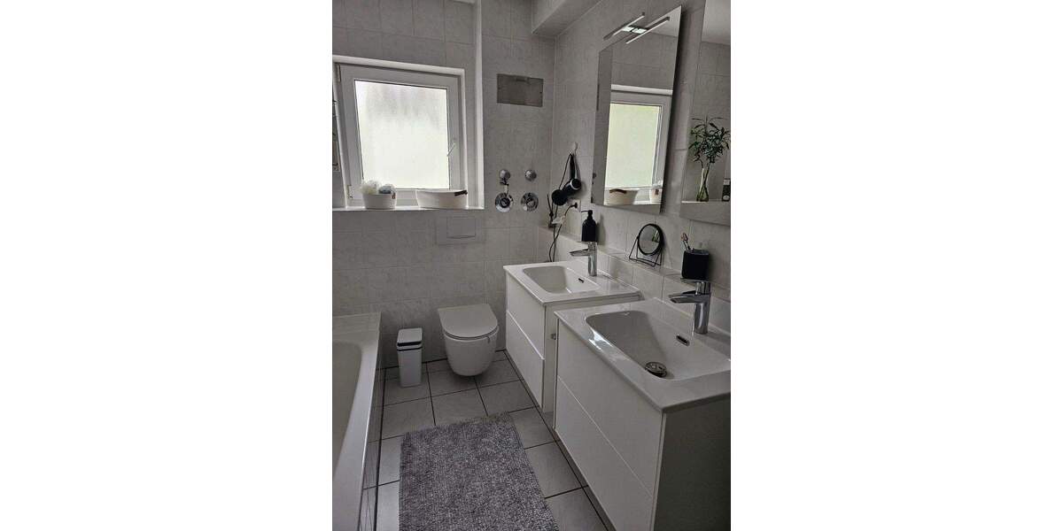 Provisionsfrei! Ruhige 3,5 Zimmer-ETW mit Balkon, Einbauküche, 2 Bädern, TG in gedämmter 8-MFH 3 zimmer