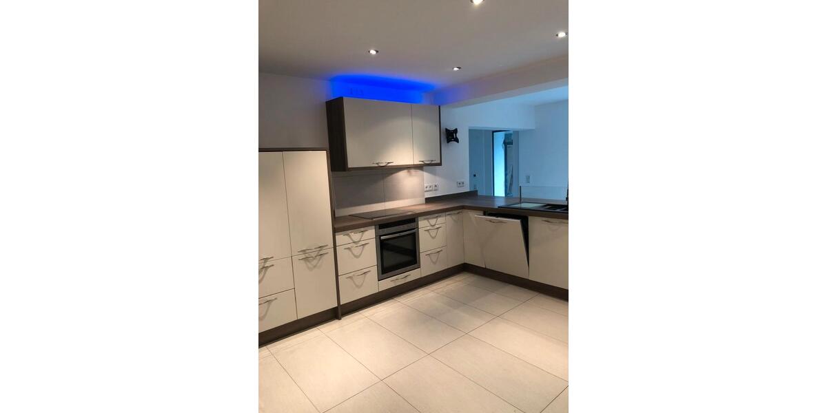 Einfamilienhaus Dreieich - 9 Zimmer, 300 m&sup2;, 3.990&euro; | Angebot:26336525