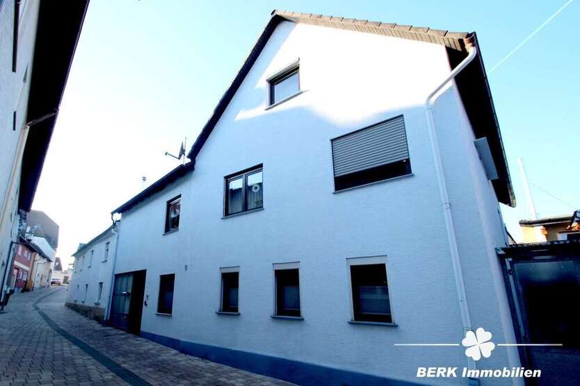 Haus zum Kaufen in Stockstadt am Main 420.000 € 214 m²