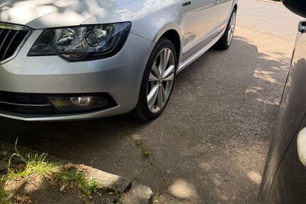 Skoda Superb 242.000 km 7.300 &euro; Offenbach am Main 63067