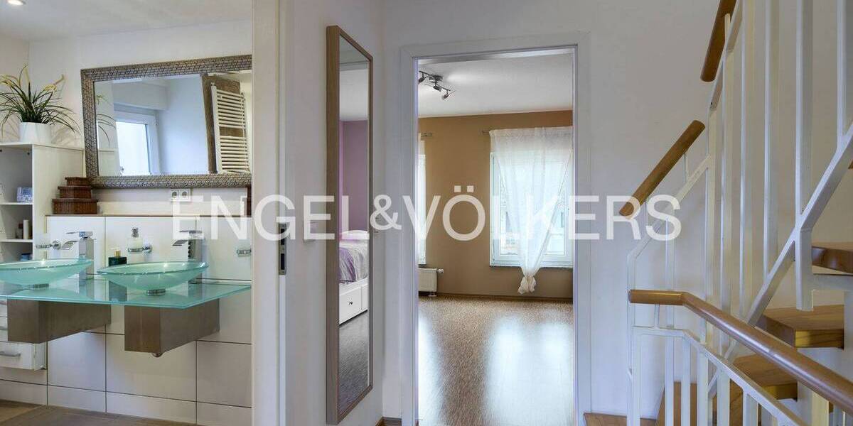 Reihenendhaus Rosbach vor der Höhe Nieder-Rosbach - 5 Zimmer, 155 m&sup2;, 620.000&euro; | Angebot:26886576