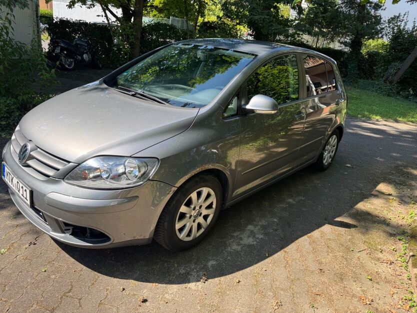 VW Golf Plus 198.000 km 2.888 € Bad soden 65812