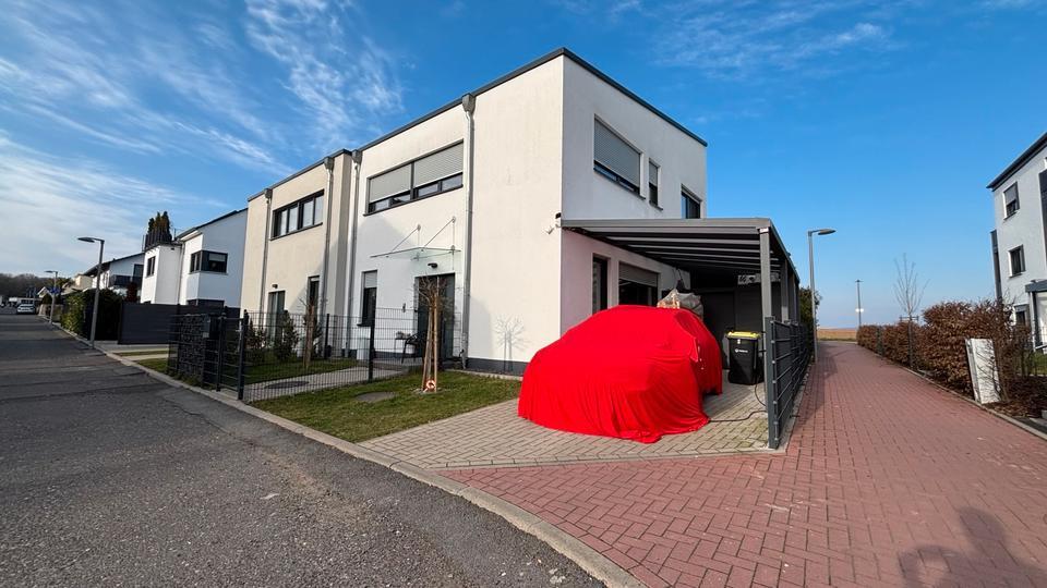 Neuwertige DHH in Langenselbold –Ihr Traum vom Wohnen am Feldrand
