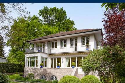 Haus zum Kaufen in Frankfurt 2.690.000 € 282 m² 7 zimmer