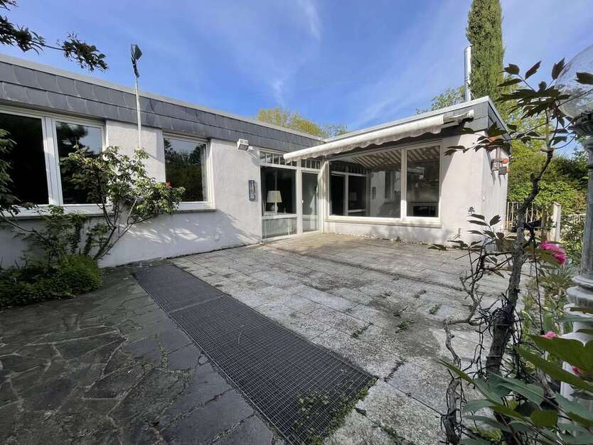Haus zum Kaufen in Frankfurt Main Niederursel 815.000 € 180 m²