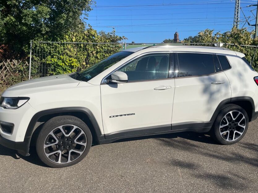 Jeep Compass 67.000 km 22.900 € Frankfurt 60487