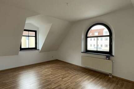 2 RaumWohnung mit Einbauküche direkt am Meuselwitzer Markt!