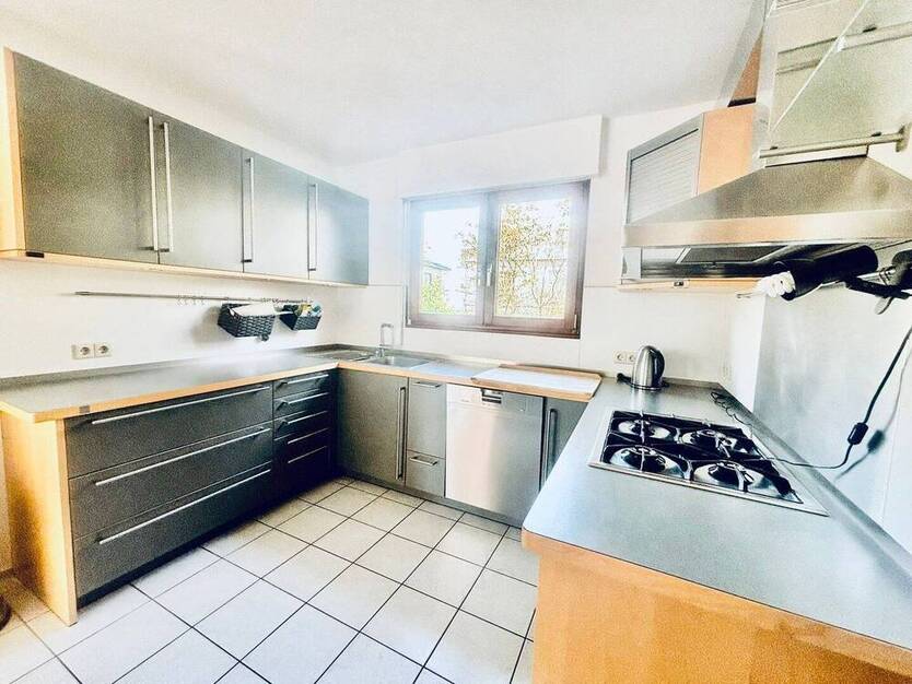 AS ImmobilieN: Charming Single-Family Home with Separate ApartmentOffice in Rüsselsheim Bauschheim