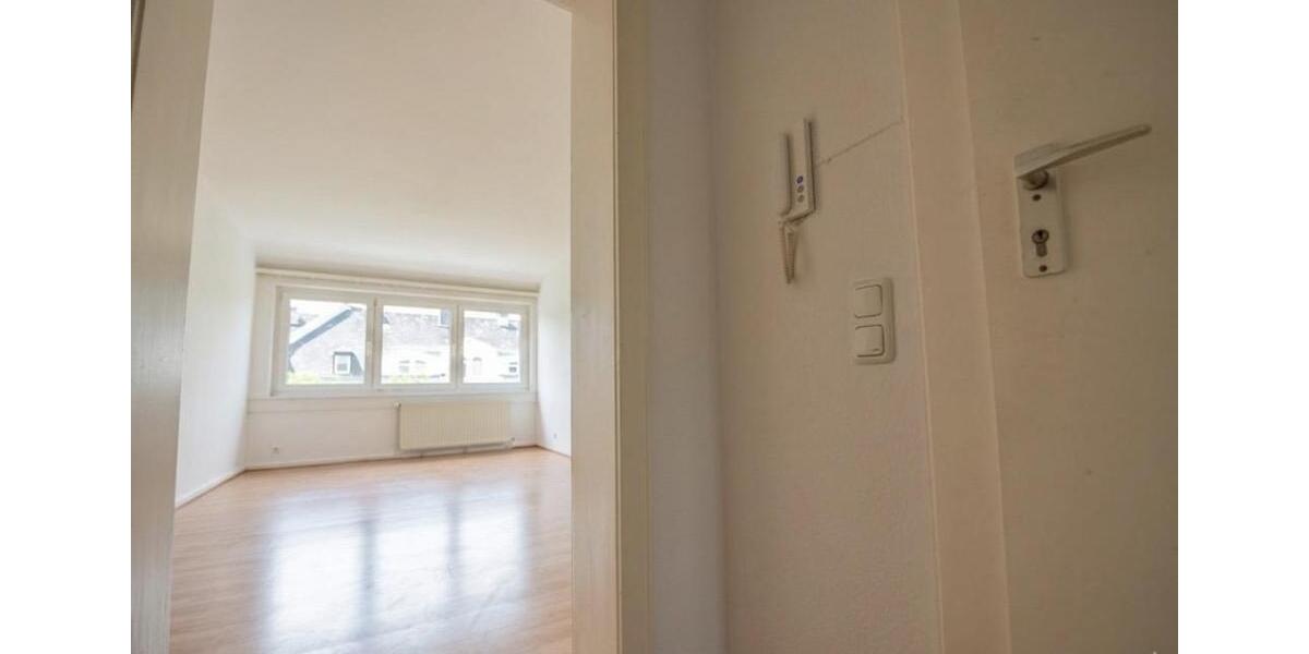 Dachgeschoßwohnung Frankfurt am Main Ginnheim - 3 Zimmer, 80 m&sup2;, 1.350&euro; | Angebot:26251158