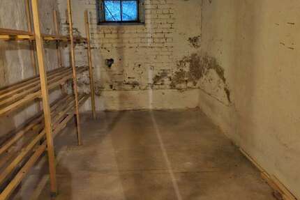 Halle in Frankfurt am Main 140 € 14 m² zimmer