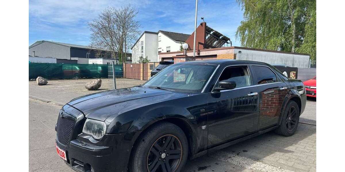Chrysler 300C 250.000 km 2.500 &euro; Mühlheim 63165