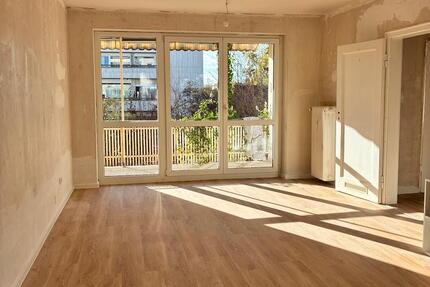 MT an CS 1.12 zum 1.1.26**Erste Kaltmiete geschenkt** 3 Zimmer mit Einbauküche und Balkon 3 zimmer