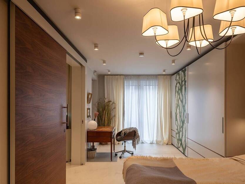 Zentrale LuxusWohnung mit Aufzug, Küche und 2 Balkone ready-to-move-in