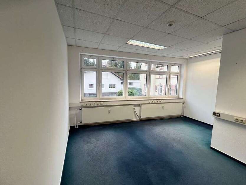 Büro in Friedrichsdorf 3.900 € 293 m²