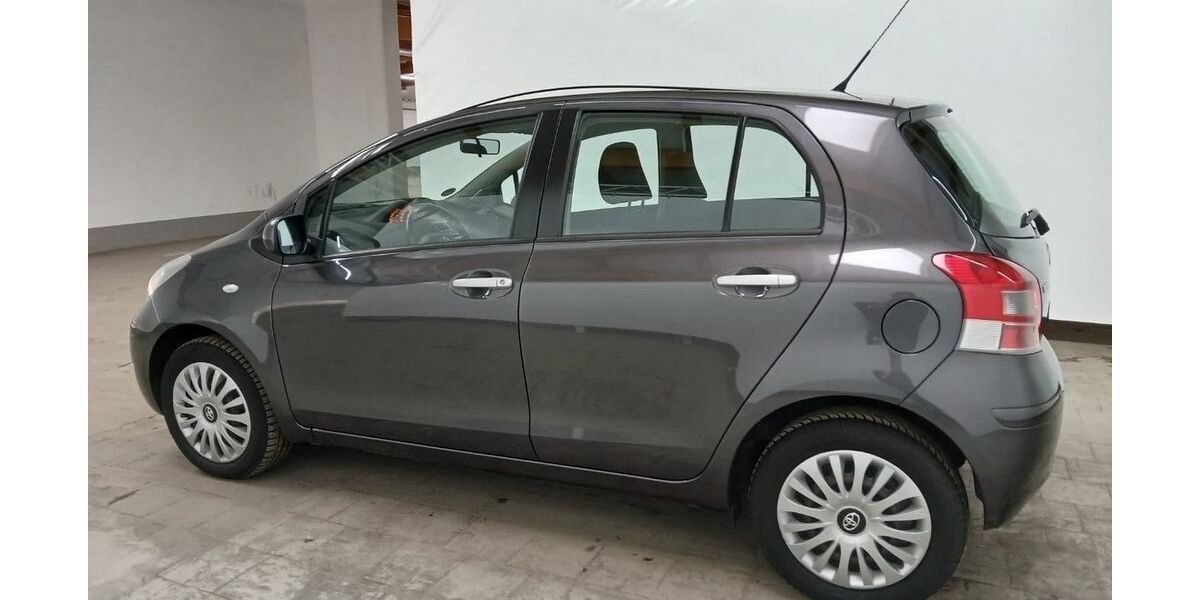 Toyota Yaris 82.000 km 5.990 &euro; Frankfurt/Main 65933