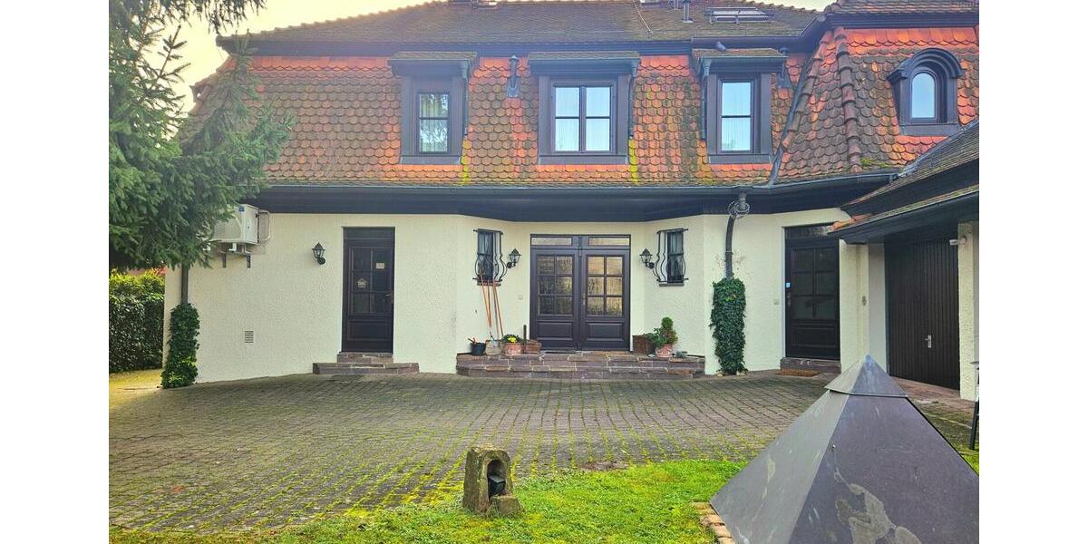 VON POLL - BAD HOMBURG: Charmante Villa mit gepflegtem Garten in ruhiger Lage in Bad Homburg 5 zimmer