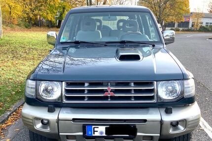 Mitsubishi Pajero 220.000 km 12.900 € Frankfurt 60439