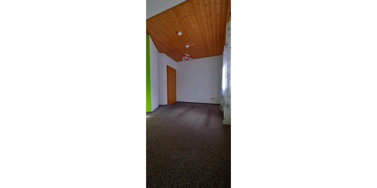 Dachgeschoßwohnung Schaafheim - 4 Zimmer, 89 m&sup2;, 975&euro; | Angebot:26425609