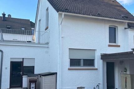 Haus Rüsselsheim am Main - 6 Zimmer, 129 m&sup2;, 650.000&euro; | Angebot:26257259