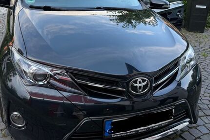 Toyota Auris 180.000 km 8.900 &euro; Frankfurt 60314