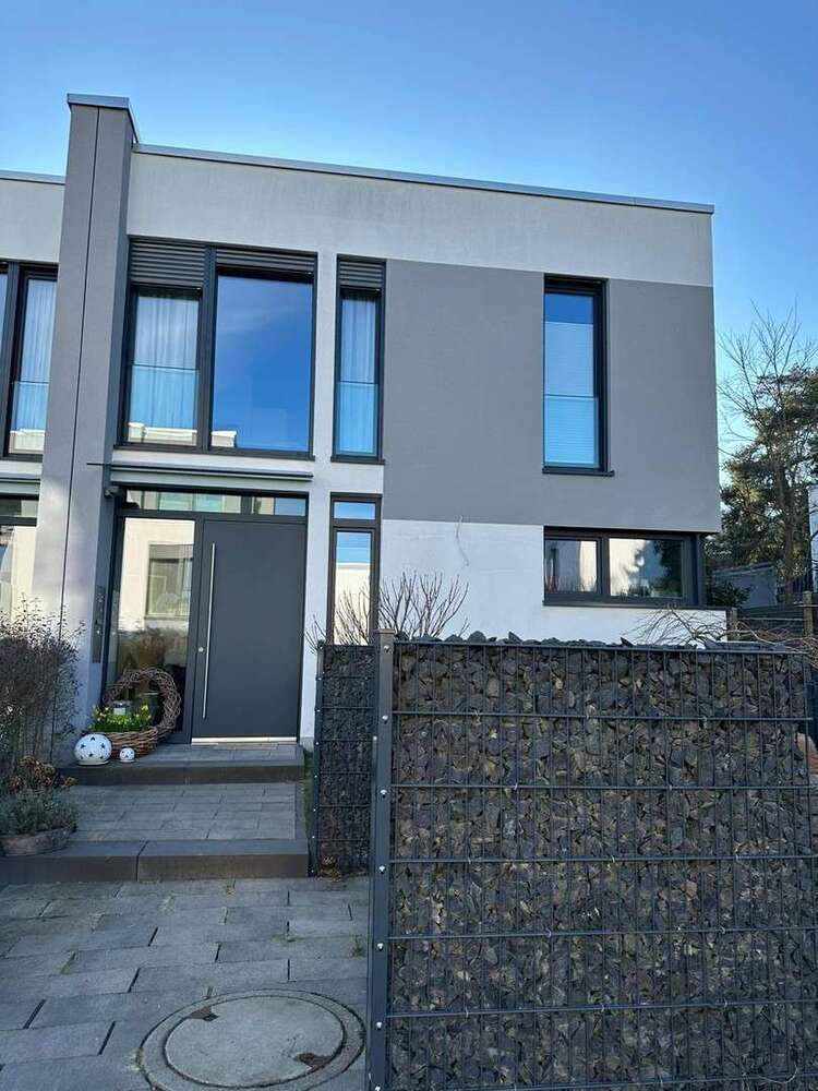 Haus zum Mieten in Friedrichsdorf 3.500 € 235 m²