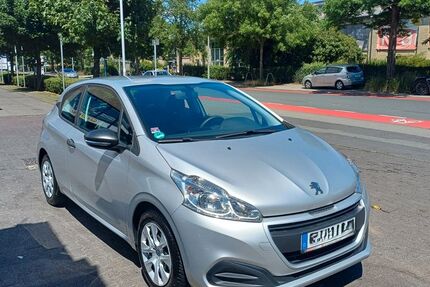 Peugeot 208 89.700 km 3.800 &euro; Frankfurt am Main 60327