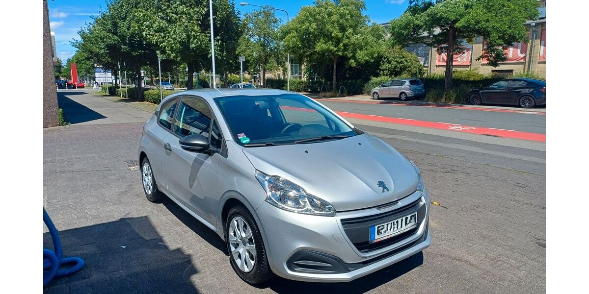 Peugeot 208 89.700 km 3.800 &euro; Frankfurt am Main 60327