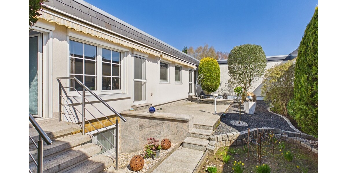 Einzigartiger Atrium-Bungalow in Maintal-Bischofsheim mit EBK, Traumgarten und Garage - Bungalow Maintal / Bischofsheim Bischofsheim | Angebot:26110603