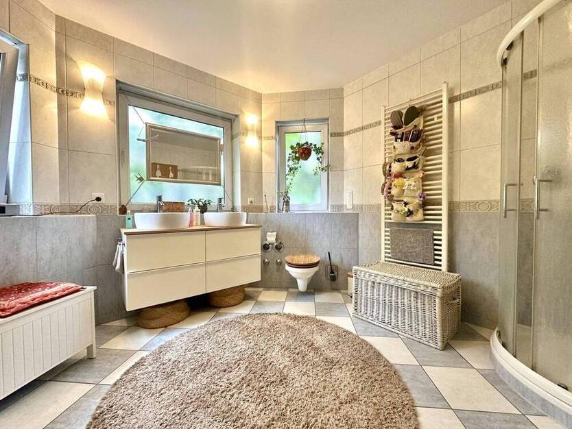 Einziehen und wohlfühlen! - 2 Familienhaus inkl. Garage - gesuchte Wohnlage 6 zimmer