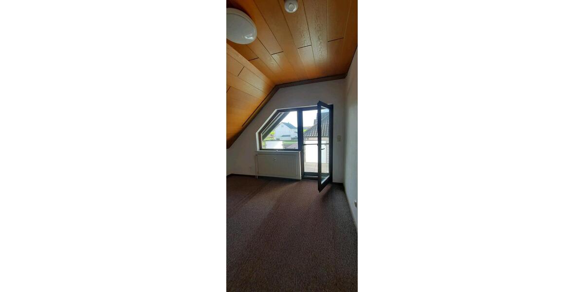 Dachgeschoßwohnung Schaafheim - 4 Zimmer, 89 m&sup2;, 975&euro; | Angebot:26425609