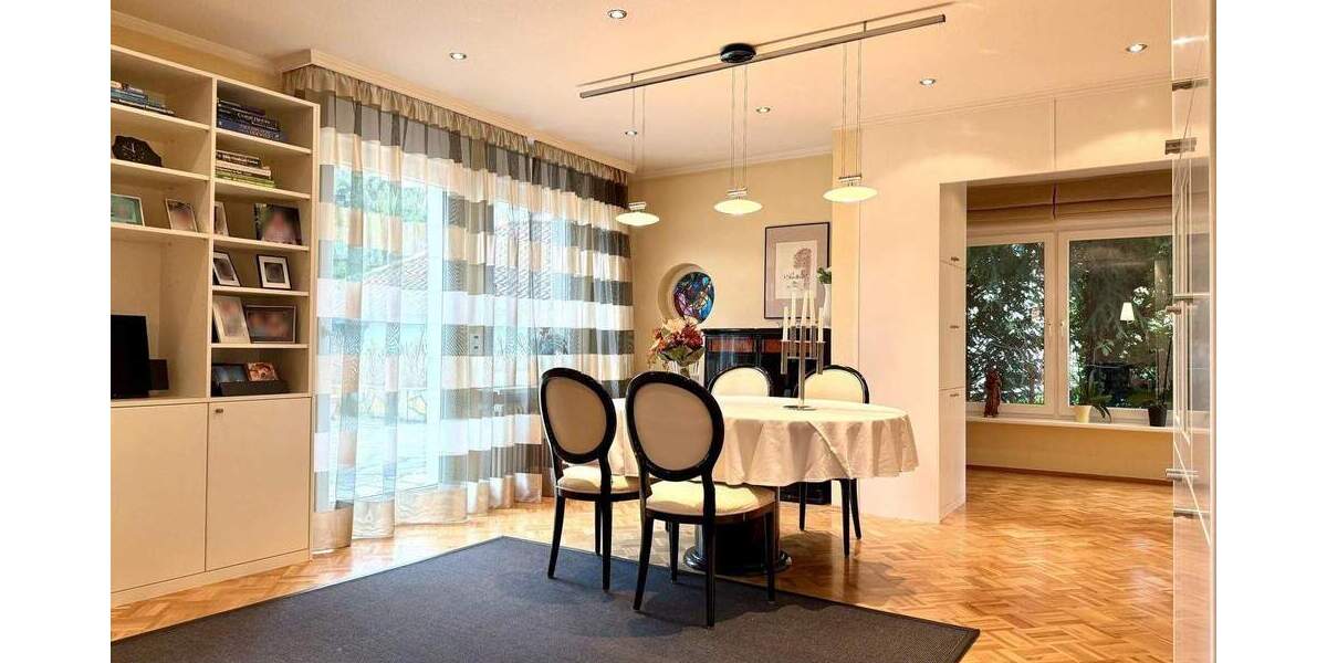 Rarität in gesuchtem Wohngebiet - Stilvoll sanierter Altbau - Buchraingebiet! 9 zimmer