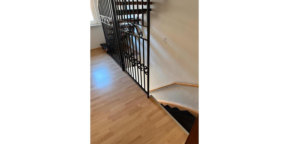 6-Zimmer Zweifamilienhaus nur 150 m zum Main – familienfreundlich 6 zimmer