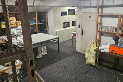 Lagerfläche Keller mit Aufzug zimmer