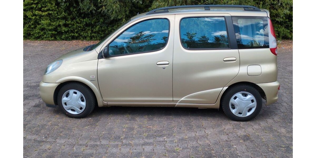 Toyota Yaris 93.500 km 3.900 &euro; Oberursel 61440