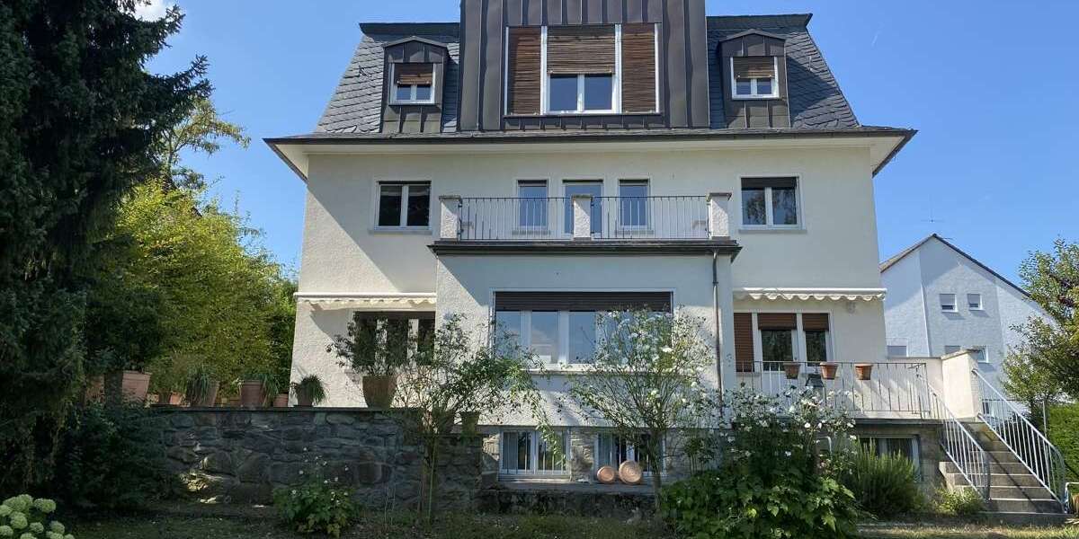 Haus zum Mieten in Hofheim am Taunus 3.000 € 230 m² 6 zimmer