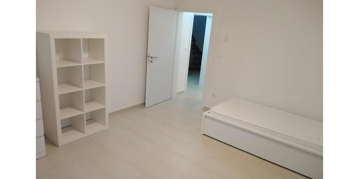 Erdgeschoßwohnung Frankfurt am Main West - 1 Zimmer, 33 m&sup2;, 600&euro; | Angebot:25995693