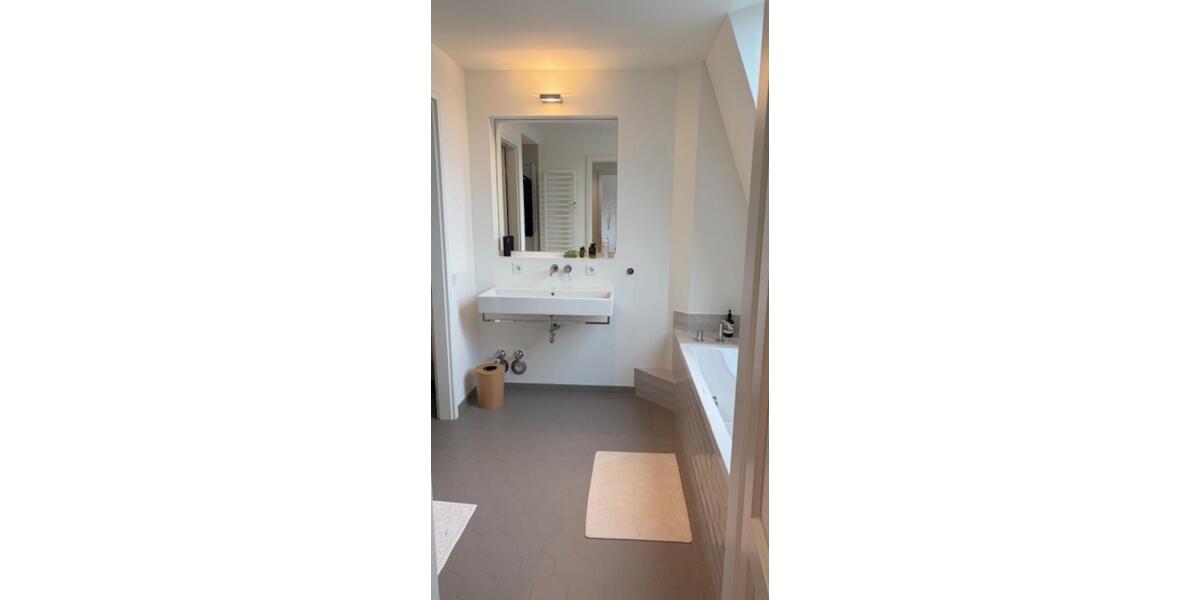 Dachgeschoßwohnung Frankfurt am Main Innenstadt 1 - 2.5 Zimmer, 102 m&sup2;, 2.590&euro; | Angebot:25432474