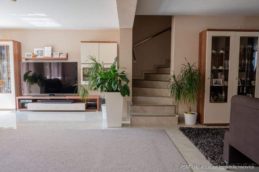 Familientraum: Modernes Zuhause mit Dachstudio & sonnigem Garten 4 zimmer