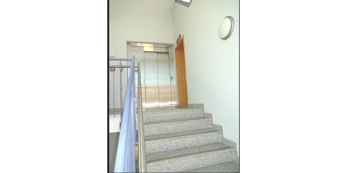 Dachgeschoßwohnung Kleinostheim - 5.5 Zimmer, 240 m&sup2;, 1.700&euro; | Angebot:26660338