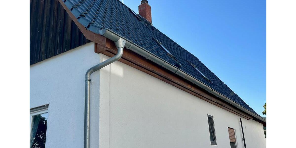 Haus 1-2 Familien, 8 Zimmer,schönem Garten sowie Parkplätze 8 zimmer