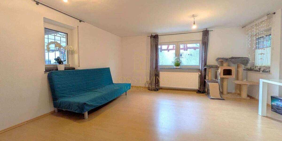 Großes potentialträchtiges Haus mit Garten, Balkon, 3 KFZ Stellplätzen, Keller und Nebengebäude 1 zimmer